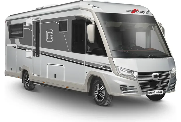 Carthago liner-for-two, integraalcamper, schuin vooraanzicht