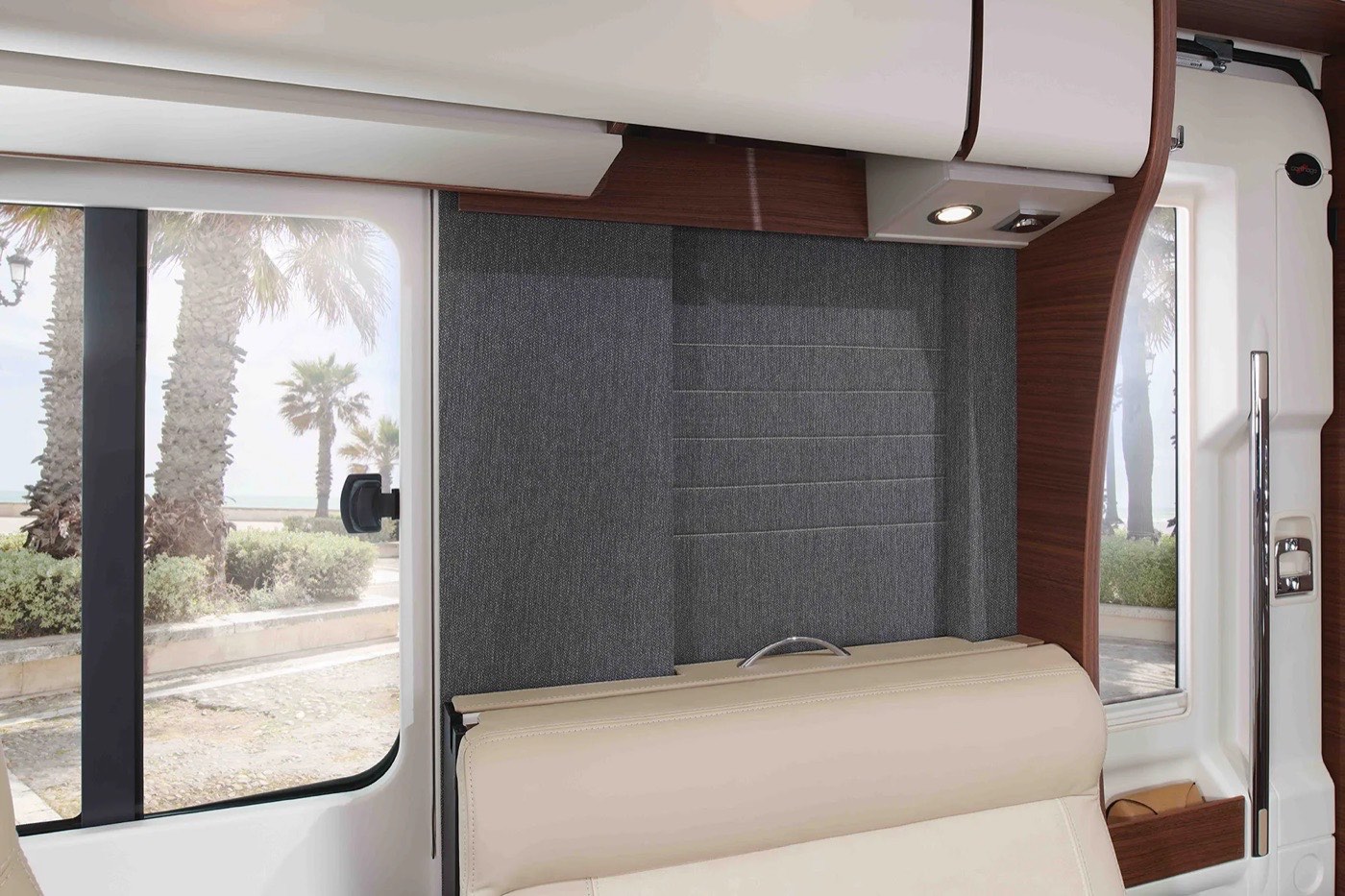 Detail van de textiele wandbekleding in de chic c-line